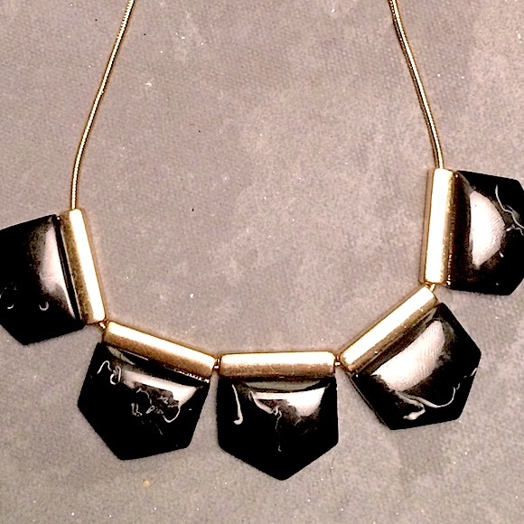 ♣️3/25$ Gold & black marbled statement necklace. - Picture 2 of 2